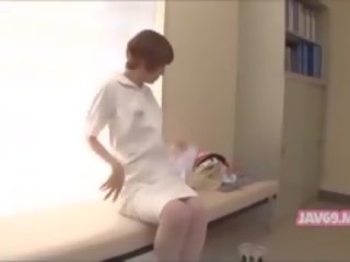 Delightful joshës japoneze vajzë qirje