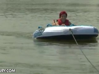 Arschloch fieber: rotschopf gebohrt ein beide löcher auf ein boot