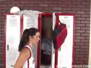 Punca serves težko član
