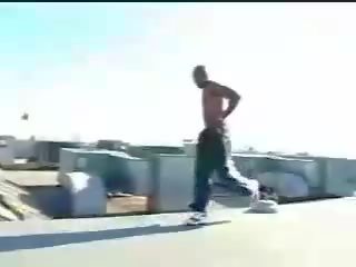 Между различни раси секс видео includes брюнетка жена смучене чеп на тя колене
