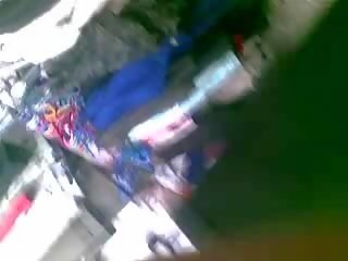 羅馬尼亞 掀裙