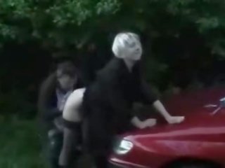 Vaimo on alistuva streetwalker