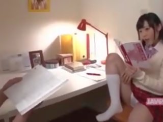 예쁜 시시덕 거리는 한국의 젊은 여자 닌가