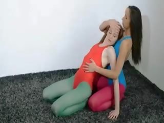 Волохата лесбіянки в колготи брюки sexing