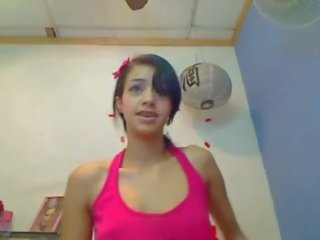 Ýaşlar kamera performer