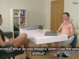 I eksituar simpatik fucks e adhurueshme femër agjent
