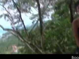 褐发女郎 青少年 enchantress 表现 精英 体 在 游泳