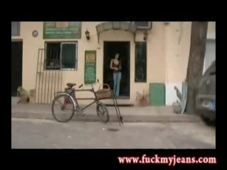 A youngster fucks dark haired chicks göt and amjagaz and blows load in her ýüz