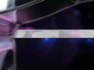 Maličký kozičky rozpustilá dívka initiates a honění