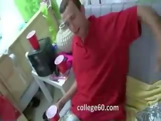 Еротика вечірка на коледж з alcohol