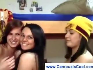 Fies partei spiele im ein dormitory