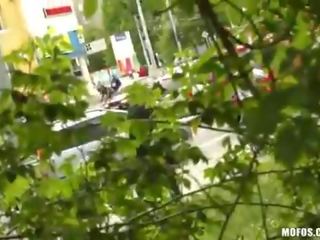Amatér vyzvednout nahoru pryč the ulice a paid pro špinavý film