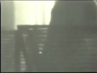 夜晚 公园 长凳 性别!