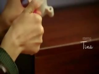 Extraordinary 뜨거운 흑발 에 나의 소파