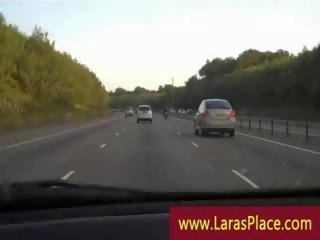 못된 middle-aged lassie 에 스타킹 올라 용 트럭 운전사 물건으로