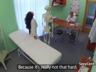 Therapist 敲打 学生 护士