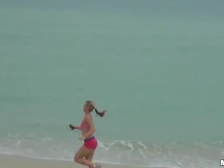 護送 是 準備 為 口袋 火箭 在 她的 修剪 taco 1 小時 後 抹 出