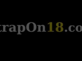 Молодий принцеса отримує ремінець на проник