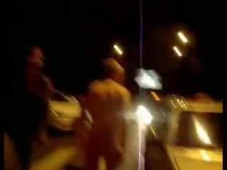 Публічний одягнена жінка голий чоловік 3 російська lads голий пробіг