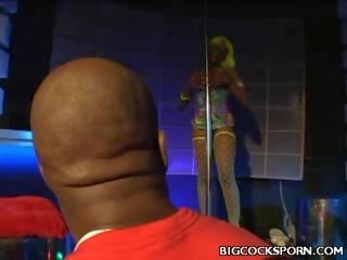 Blondie Craves For a Big penis