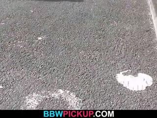 Admirable 大美女 金發 需要 它 從 背後 上 水池 表