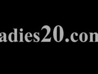 Lezzies 有 coitus 在 前 的 鏡子