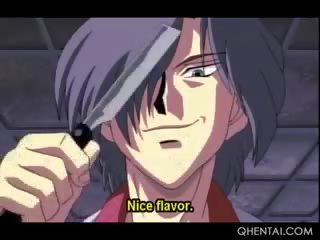 Hentai skllav në chains pidh e rruar me një dangerous razor