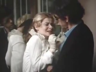 Hard fuck for retro lassie on the floor