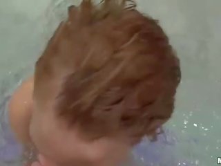 Sultry čeština dívka anální v prdeli v jacuzzi