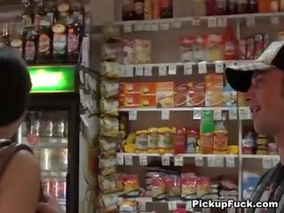 Hard up brunette babeh gets fucked in the jalan
