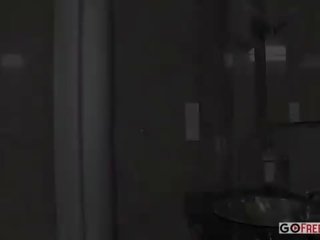 Aletta океан зад кулисите на романтичен млад женски пол