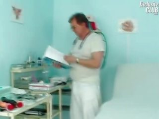 青少年 的阴户 凯特 的gyno 考试 由 淫 的gyno 医 practitioner