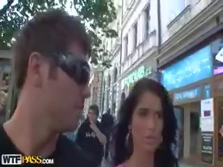 Pár anální bouchání v solárium