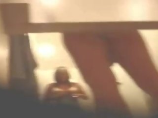 Момичета дупе е recorded от скрит камера