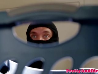 Apdullinātas bigtitted glam iezīme fucked līdz thief
