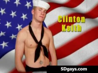 Sedusive muscular hunk clinton gets