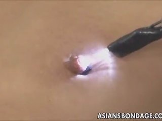 아시아의 귀염둥이 노예 과 fuckd 로 에이 빌어 먹을 기계