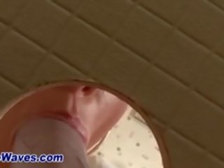 Glam вулиця дівчина смоктати підробка член через слава отвір