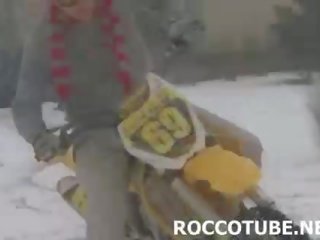 Götüne jaýirmak proposes a sexual truce