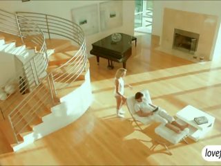 호리 호리한 아기 리아 lor 놀리고 그녀의 사람 으로 terrific 음탕 한 씨발
