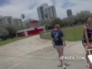 Track étoile filles trois façons amusement shortly après une exercice