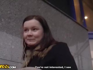 Okouzlující bruneta v koketní dodávka souložit film