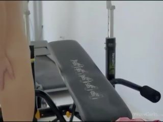 Teenie mia sollis đang làm buổi sáng exercise