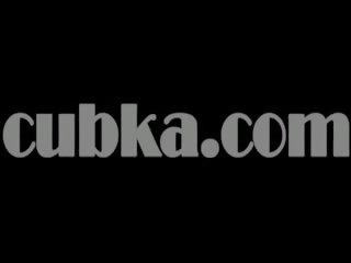 Розов дилдо в тя уста и космати вагина