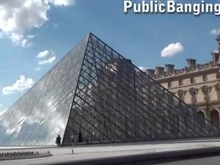 Louvre museum 공공의 그룹 성인 비디오 삼인조