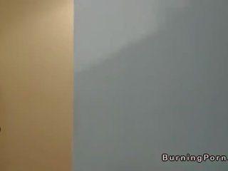 Big süýji emjekler tattooed brunet fucks huge phallus in bed