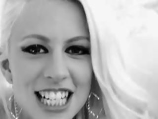 Jõhker dildo inserted sügavalt sisse tema akrobaat pätt