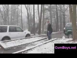 Pederast prostitutë sucks shumë dicks në pederast orgji