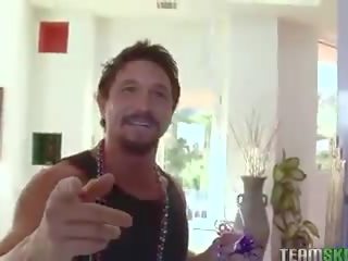 Tittyattack 大 奶 褐发女郎 饼干 charley 追 条 挑逗 他妈的
