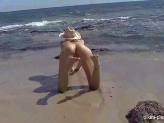 Sarah spogliarello a il spiaggia